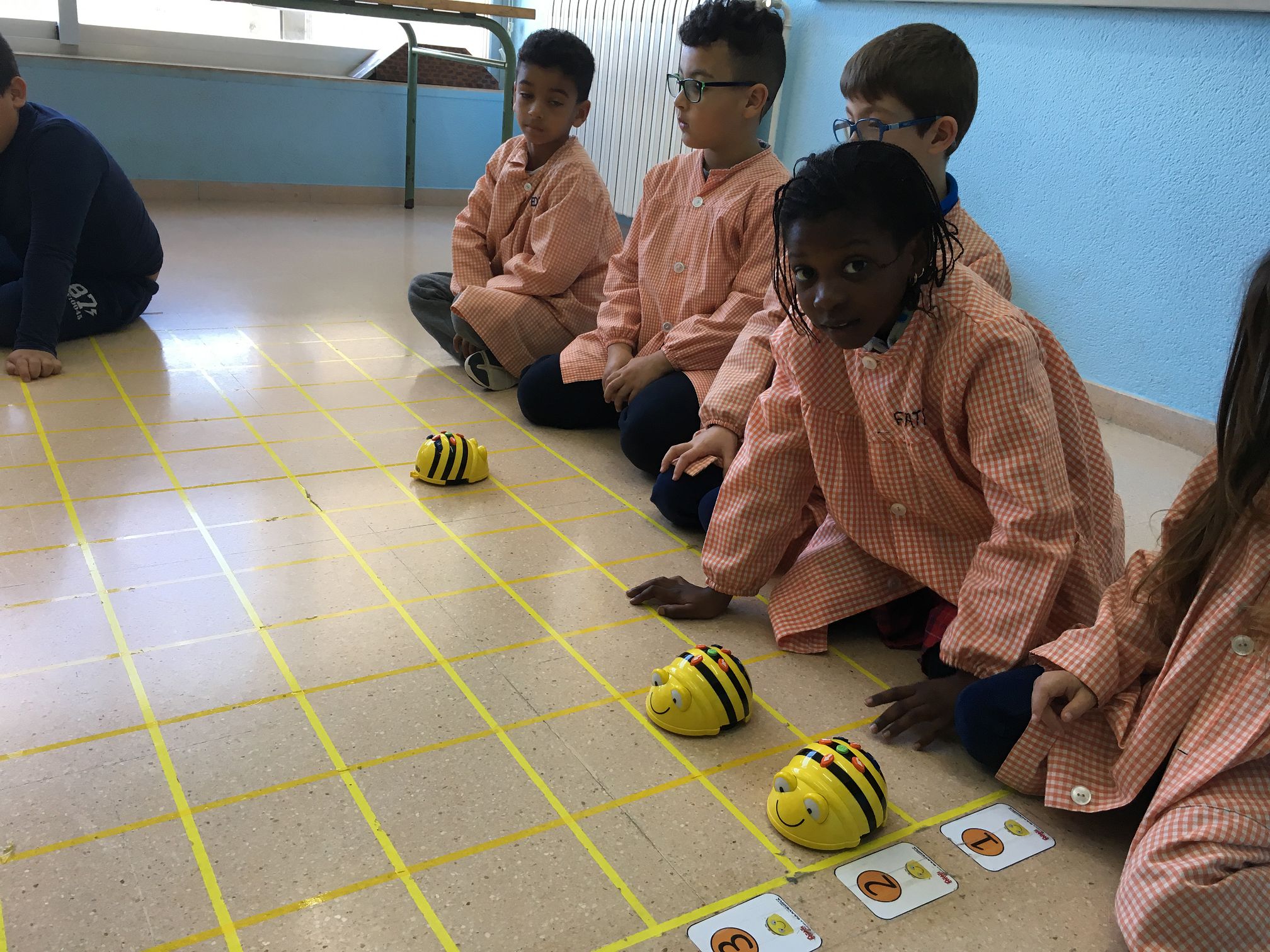 180221 Unitats i desenes amb beebots 1r (4)
