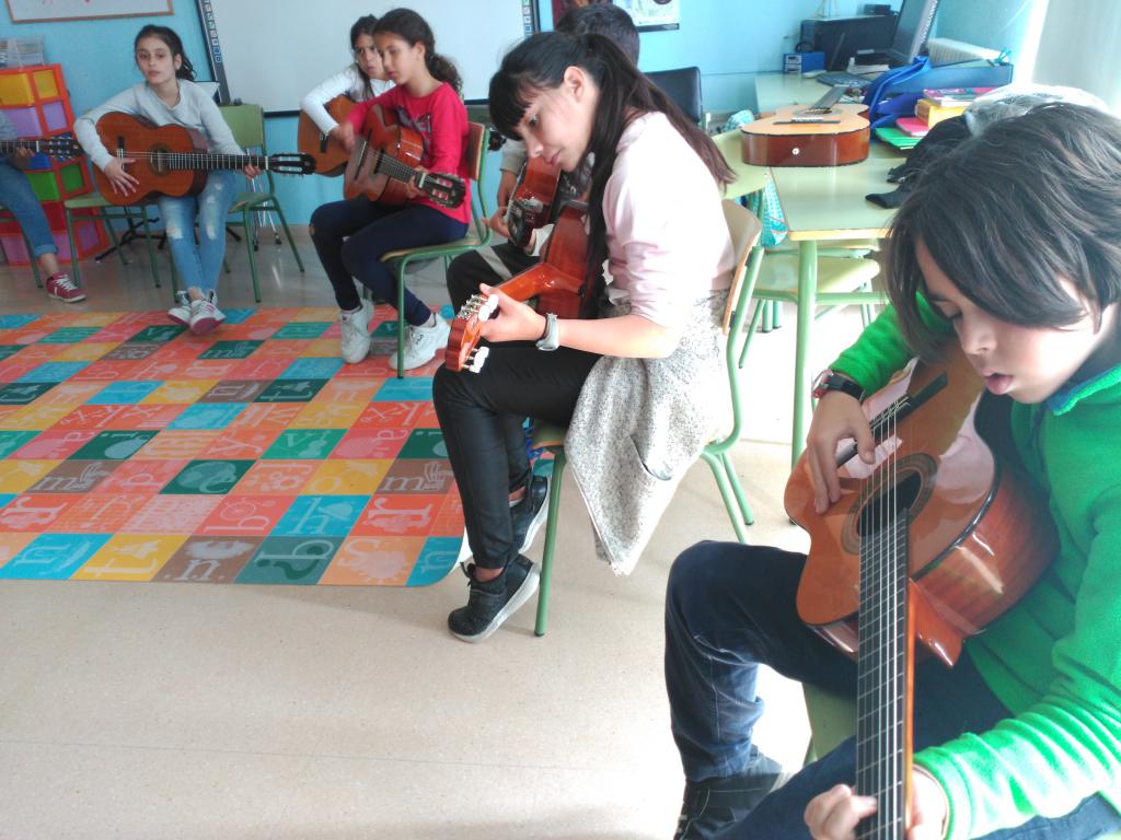 190405 guitarres practicant