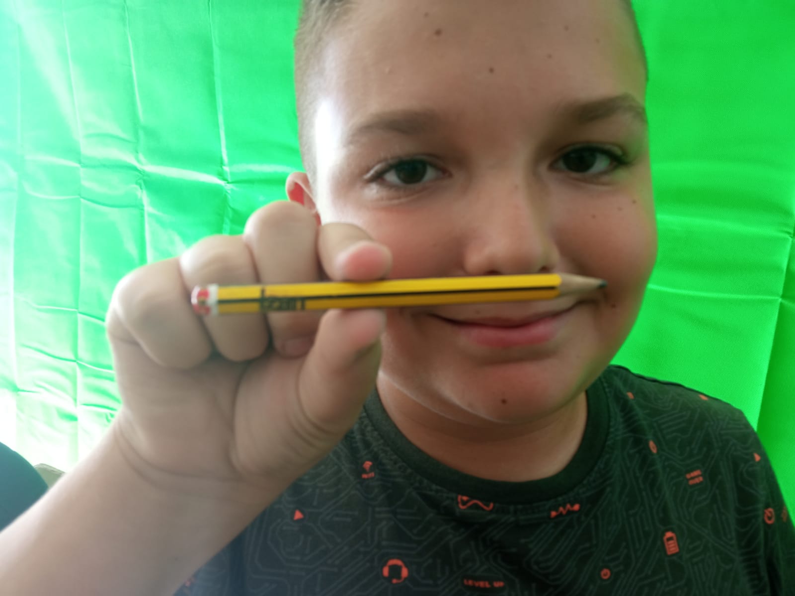 241003 FAIGLab Gravat del nom a llapis 4