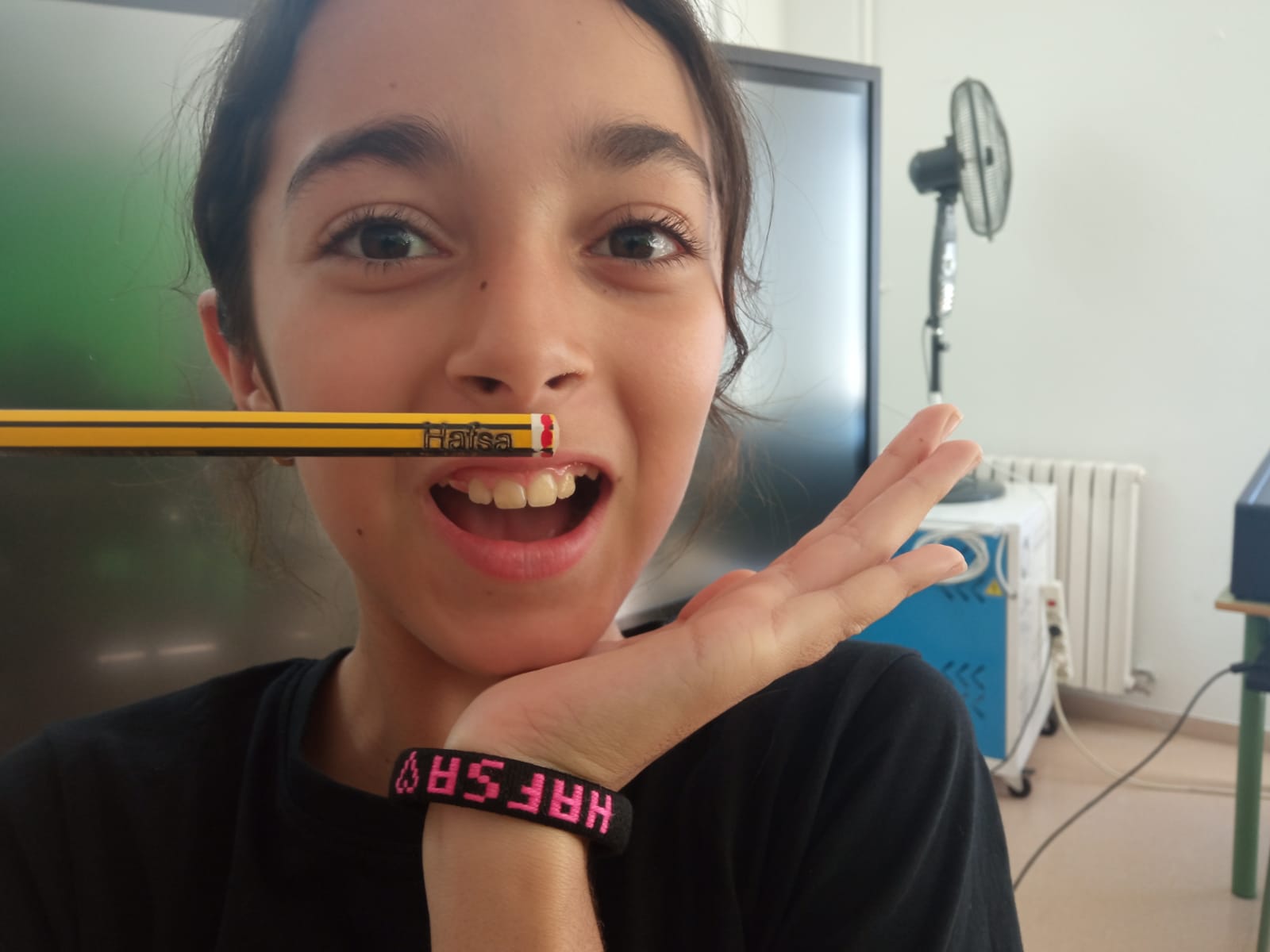 241003 FAIGLab Gravat del nom a llapis 5