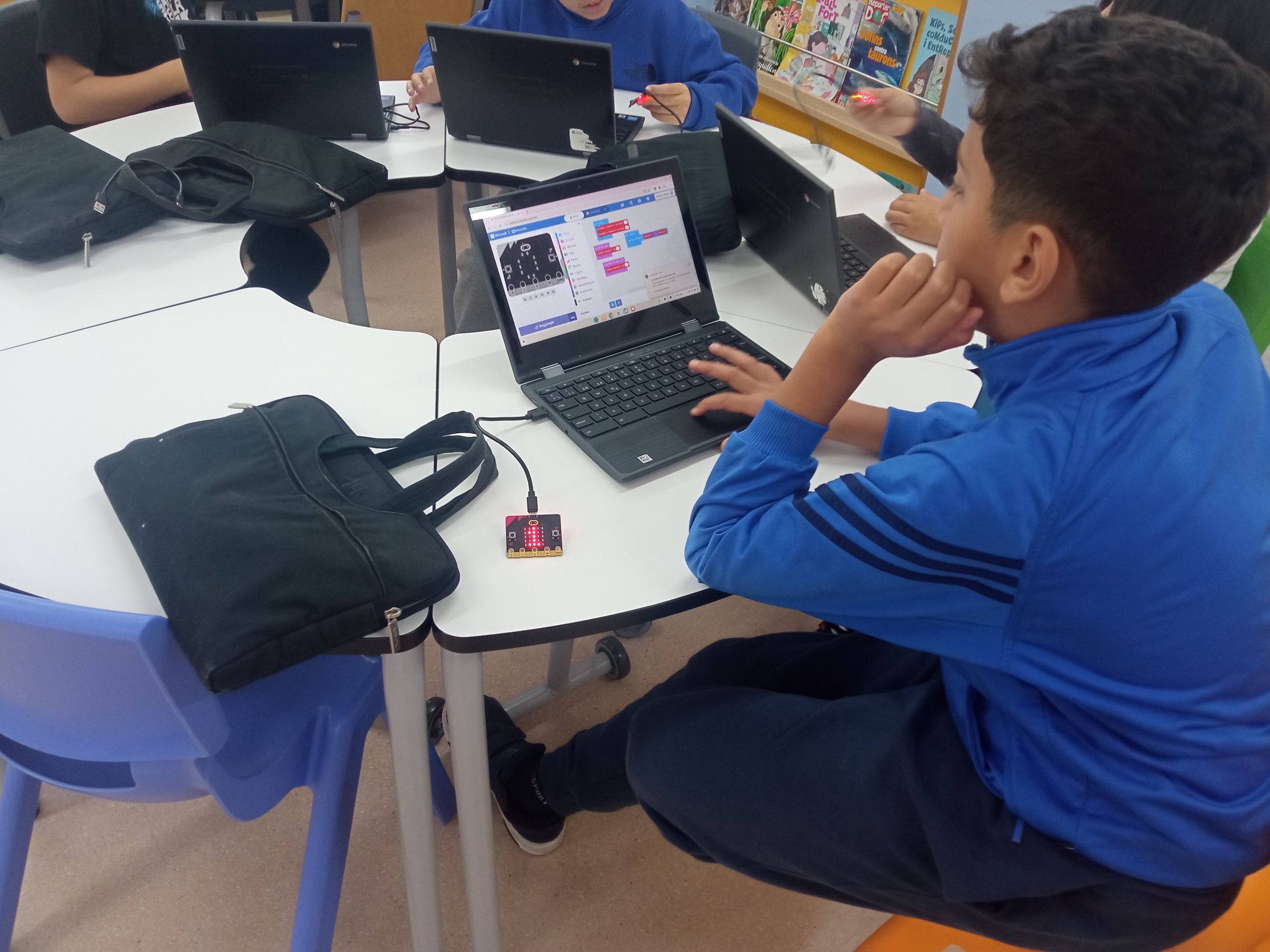 260129 PCMAT podòmetre amb microbit 5è (4)