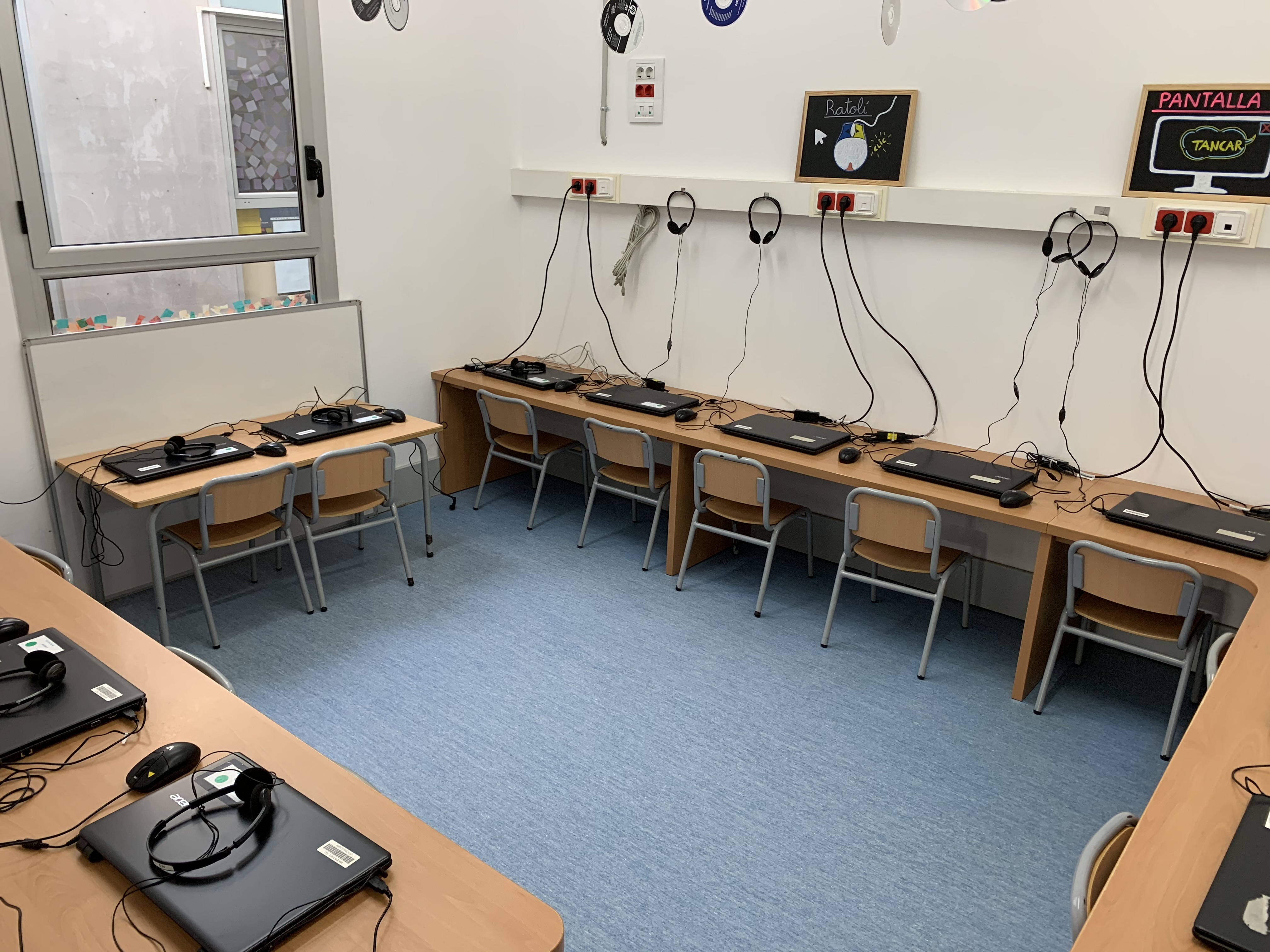 Aula informàtica infantil imatge 1