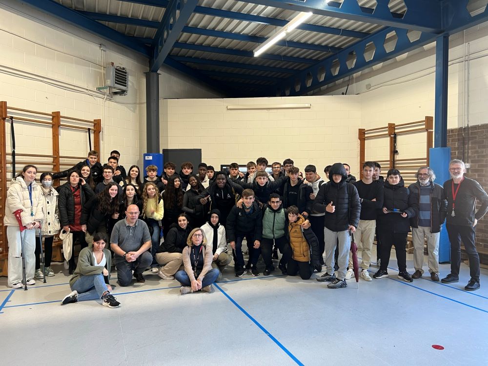 L'alumnat de l'àmbit científico-tecnologia a l'acte de cloenda del 1r trimestre.