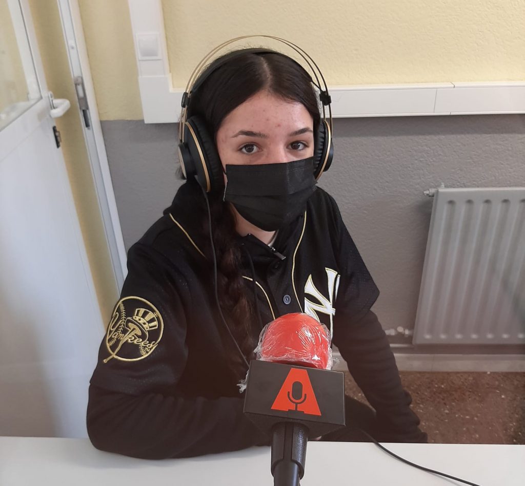 Agustí Serra i Fontanet, Ràdio, Violència dona