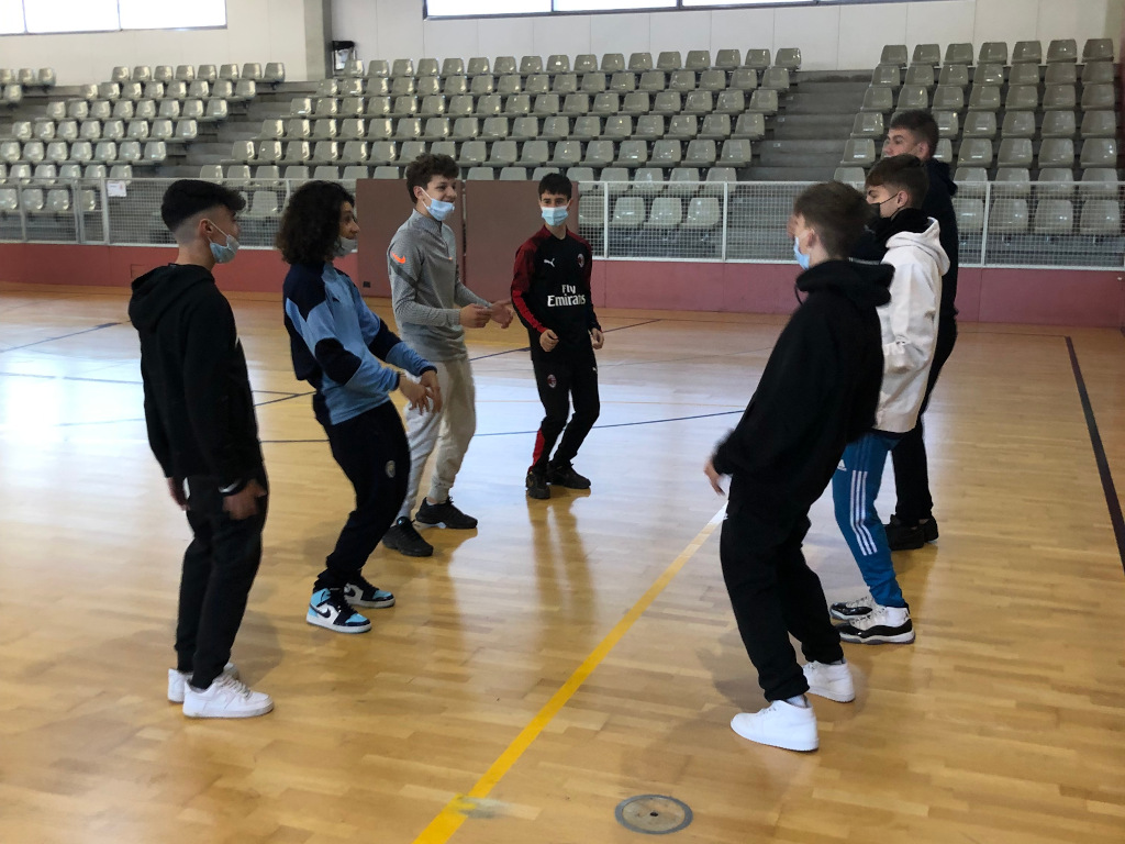 Ball cooporatiu CFGM de guia i temps de lleure