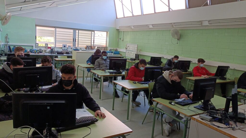 aules totalment renovades al CFGM elèctric i al CFGS de robòtica