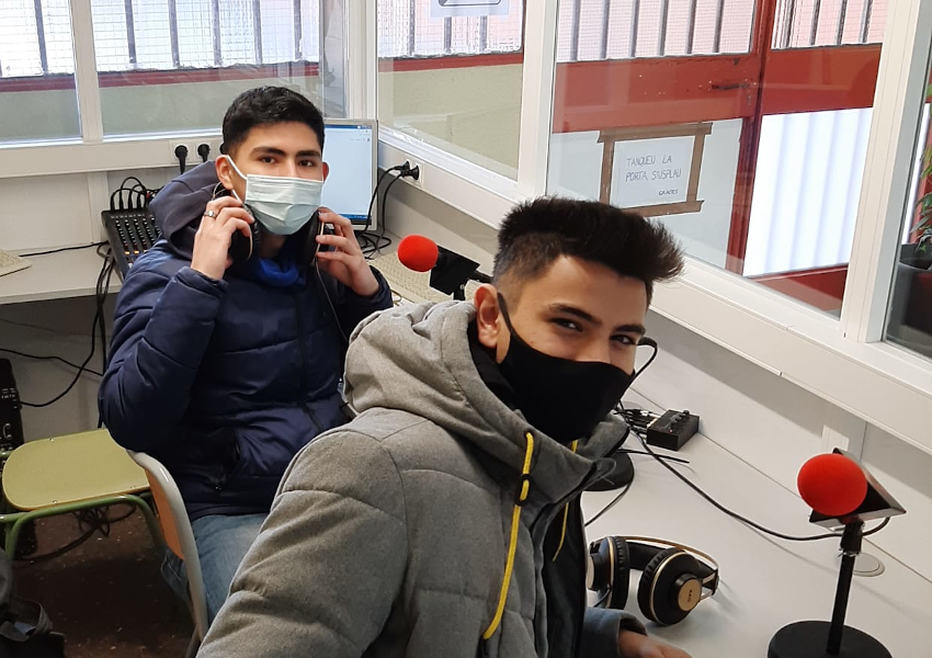 Tobi i Rolando 1rBatxSocials 2021_22 Programa Ràdio 42