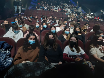 Alumnes de primer i segon de batxillerat Teatre Condal de Barcelona_portada