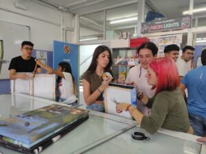 Fixant claus per exposició