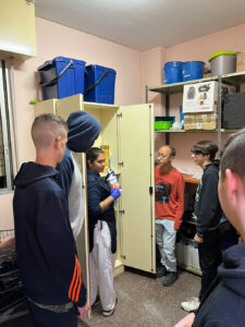 L'IFE col·labora activament amb l'equip de neteja del centre 1