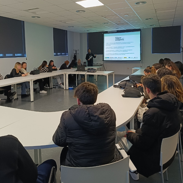 Descobrint Oportunitats Empresarials CFGS Màrqueting i publicitat_portada