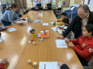 Portes obertes alumnat primària matemàtica. Visita de l'alumnat de 6è de primària al centre
