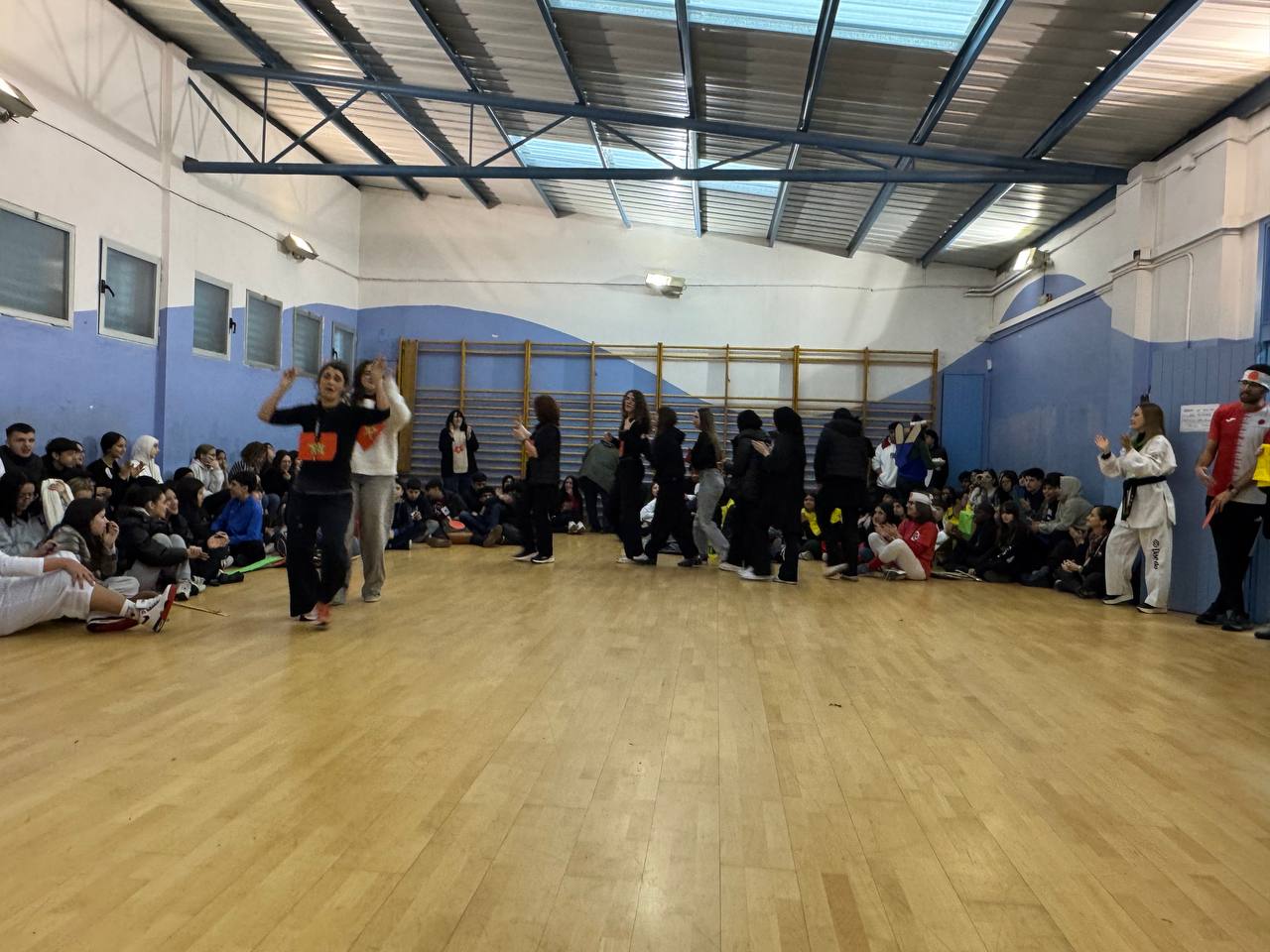 photo_5805436771100200257_y