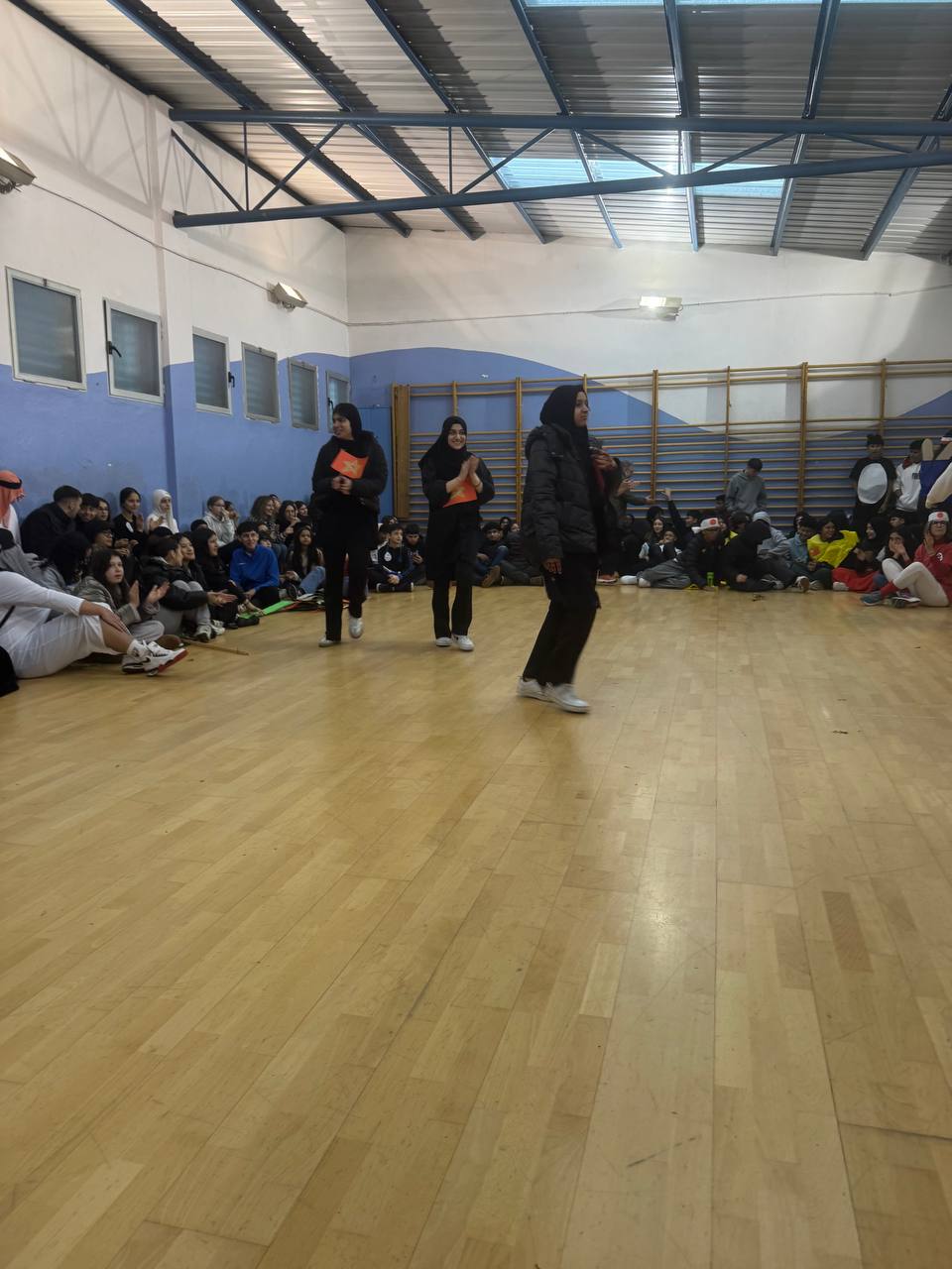 photo_5805436771100200258_y