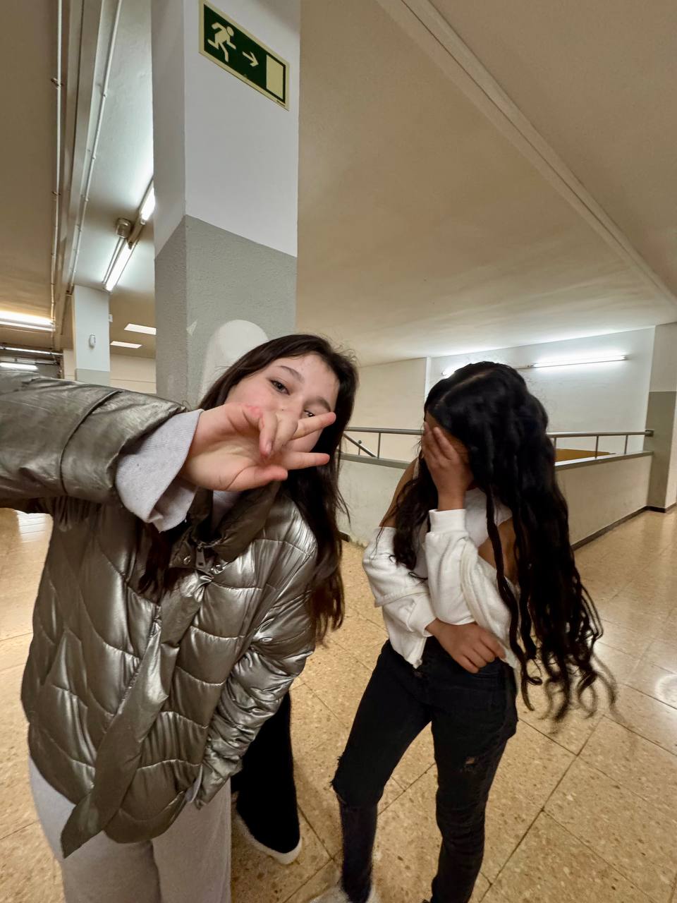 photo_5805436771100200284_y