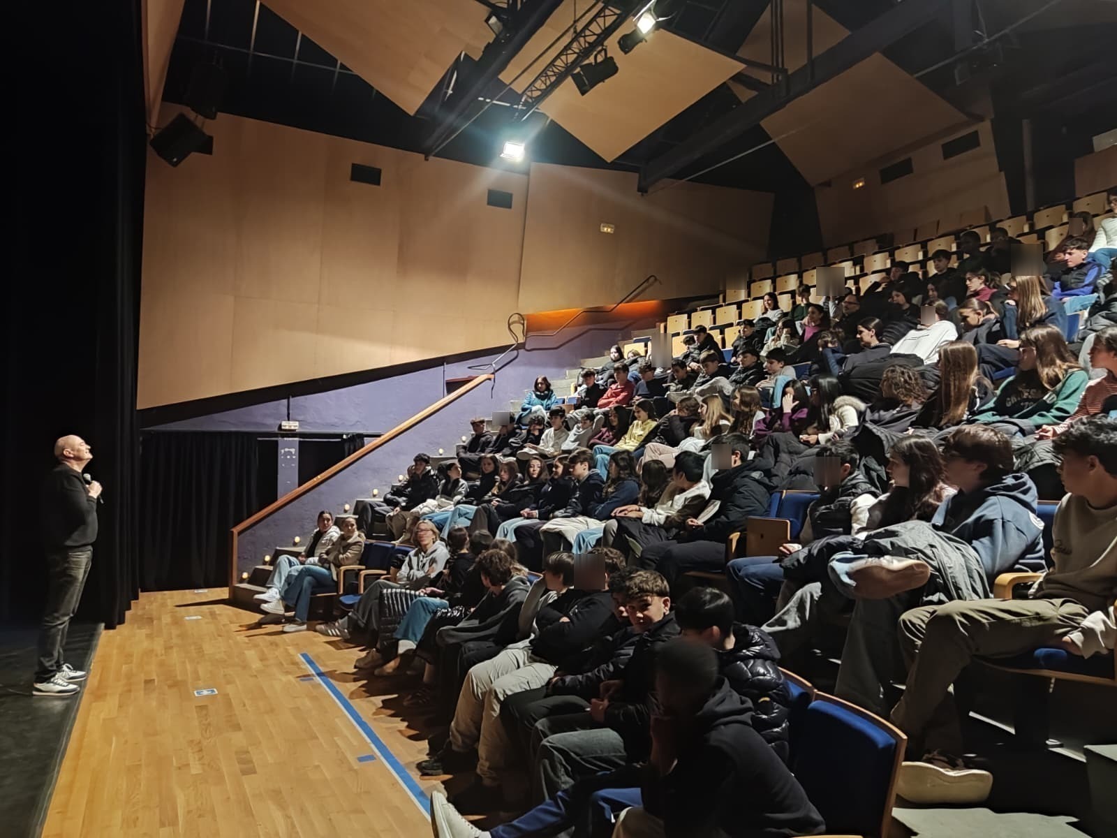 ÀNGEL BURGAS ATENEU 26