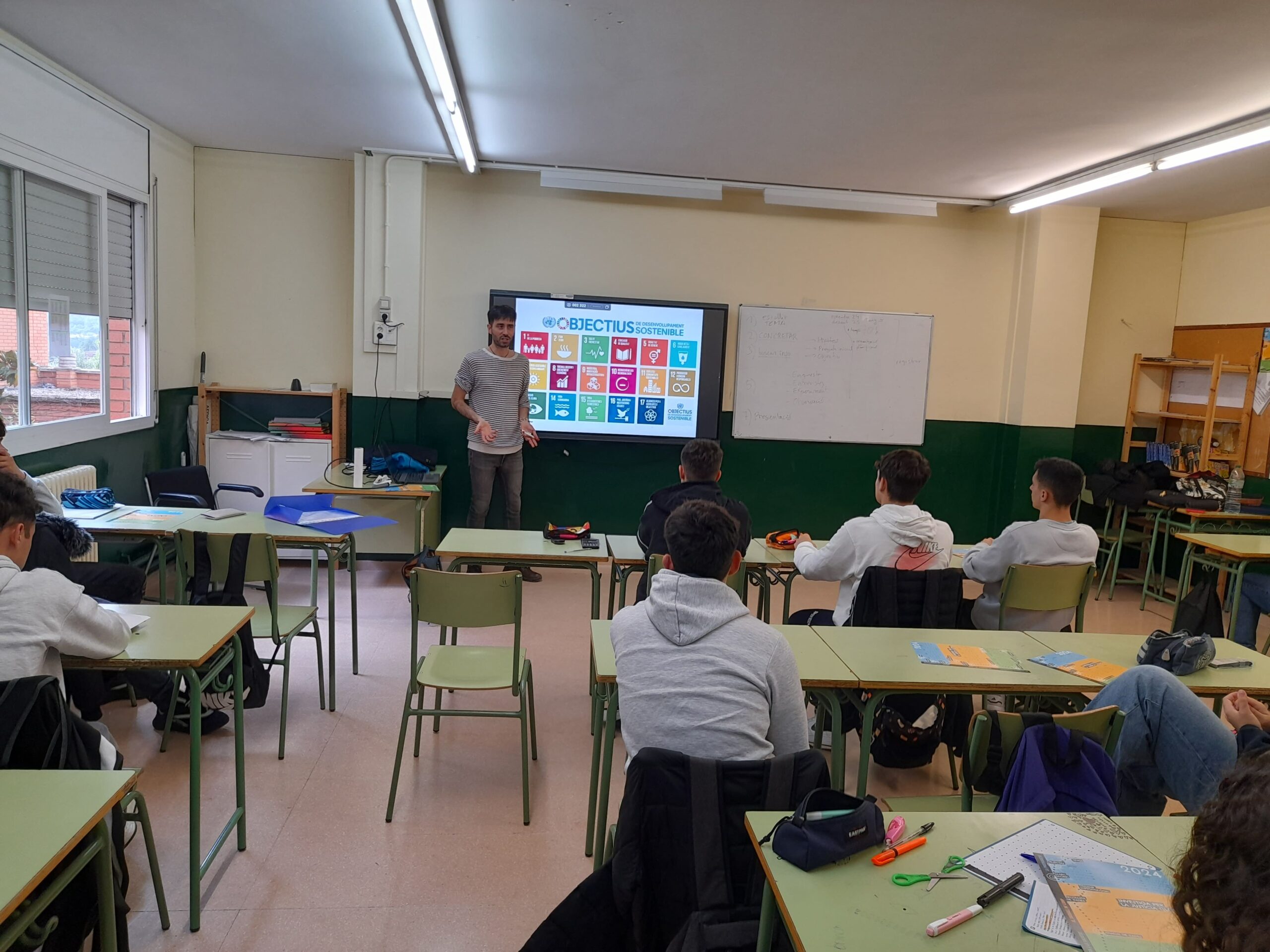 20241126 INS Gabriela Mistral taller intro 1r B (4)