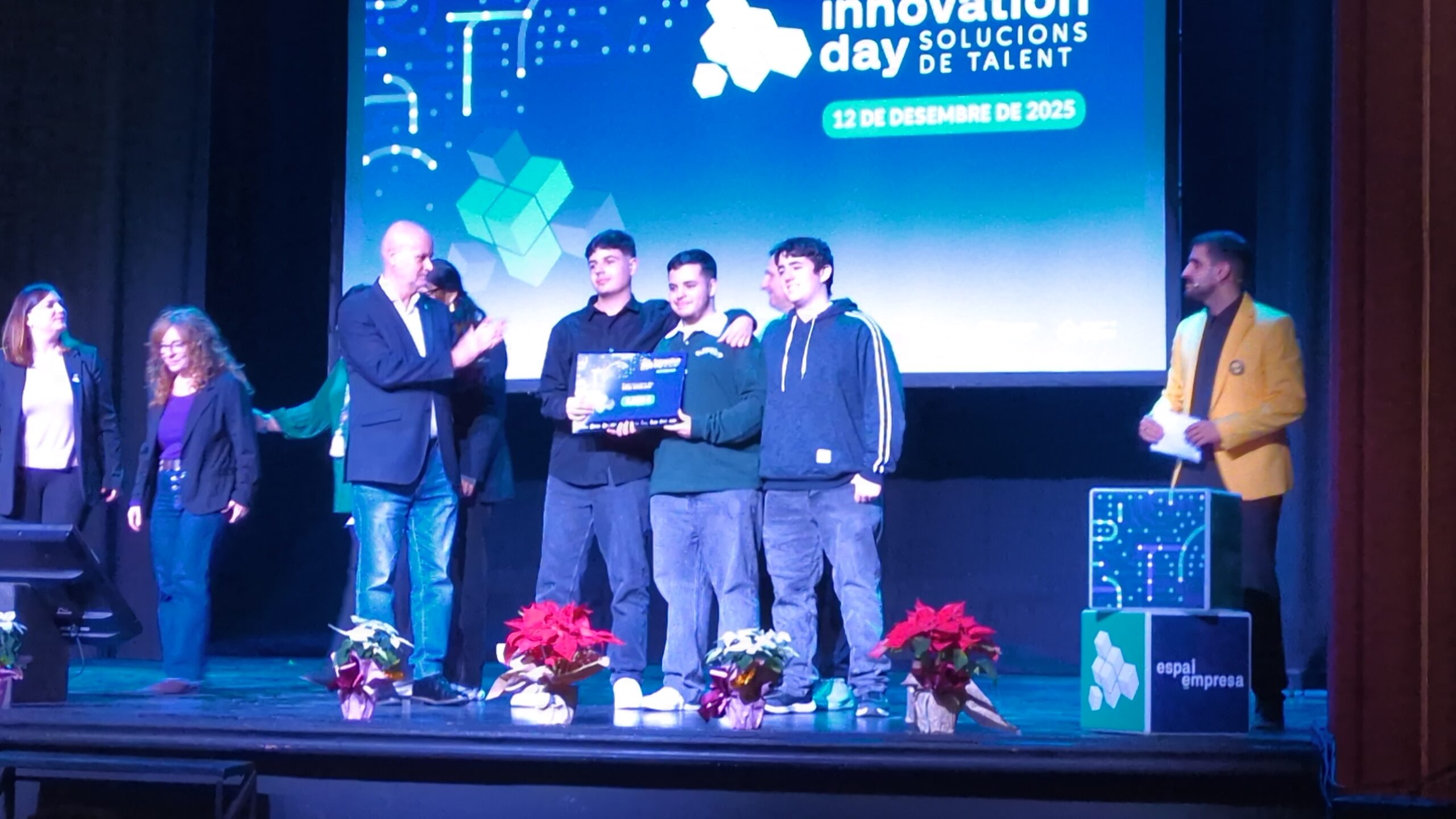 PXL_20251212_114438199