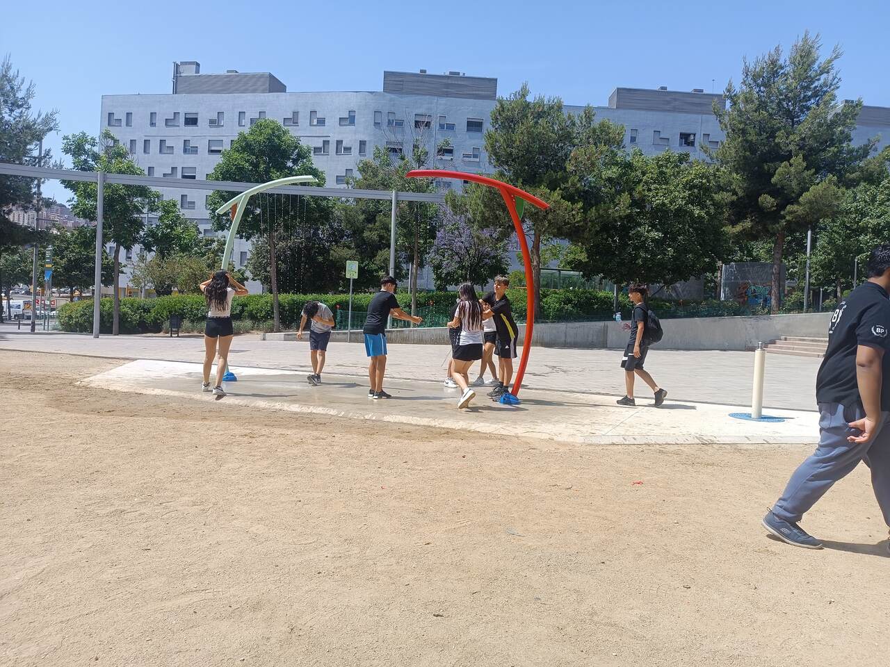 1750059956478_Easy-Resize.com