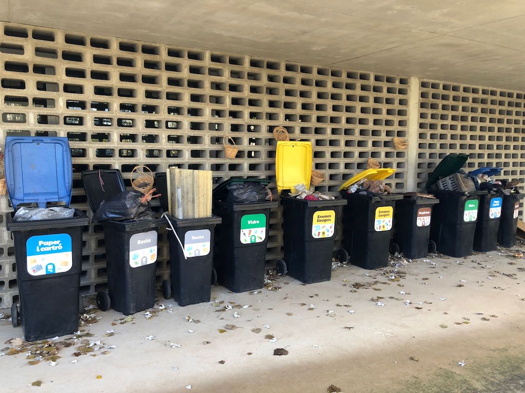 Contenidors - Maria Isabel Gonzalez