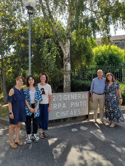 Helena Botelho i el director del centre