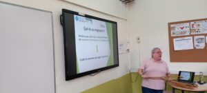 Què és un enginyer o enginyera? Persona que, amb enginy, busca les formes i maneres d'aconseguir o fer alguna cosa per ajudar que les persones puguin viure millor.