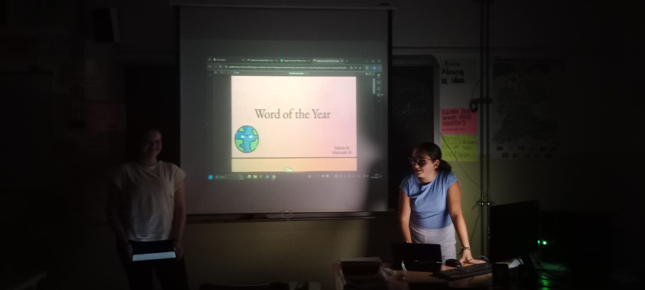 Còpia de Alannah and Maria_2nd A_sharing their presentation with Irene's split group students_2nd B