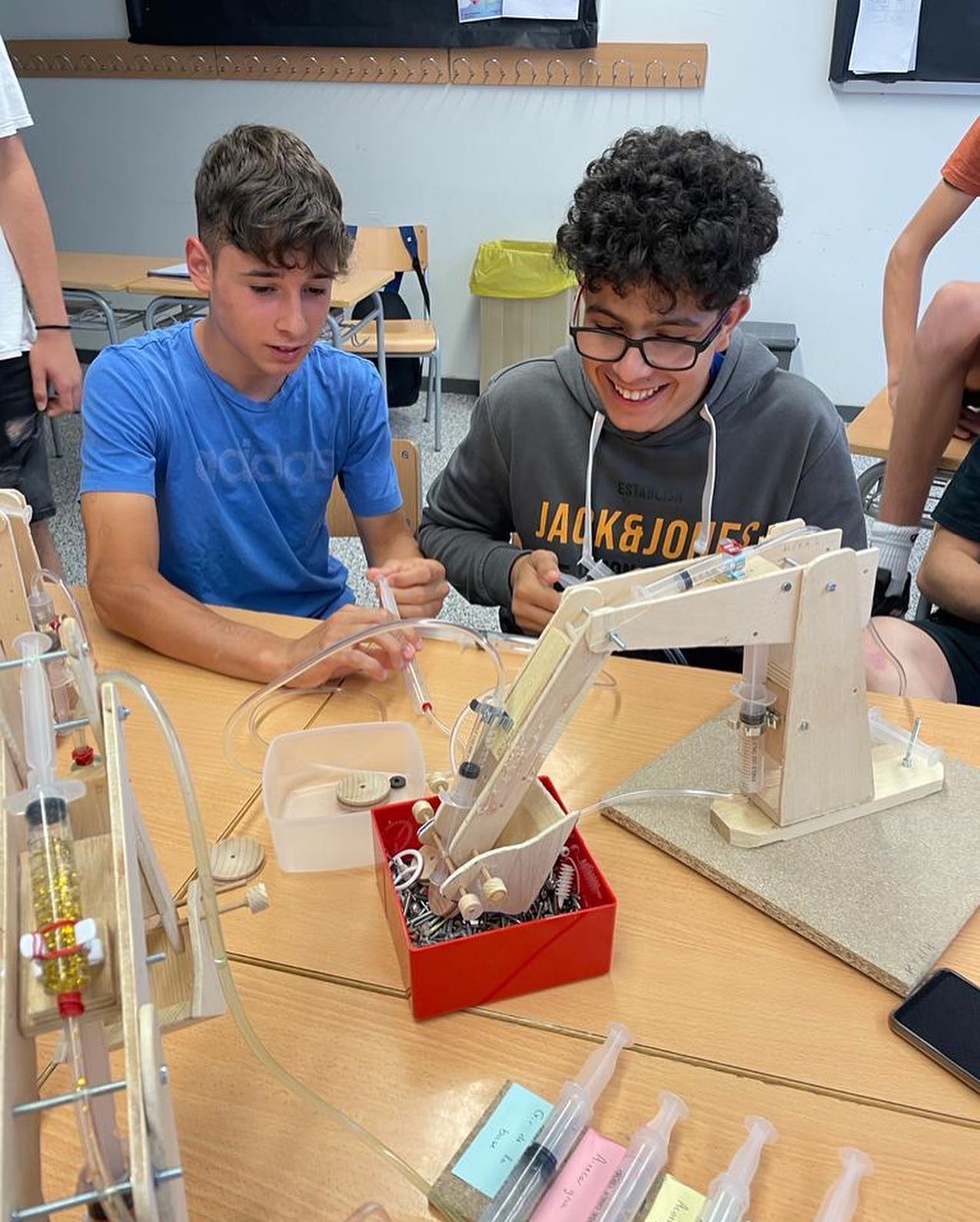 7D64B729-ABB5-4779-B5B5-740A5B740303