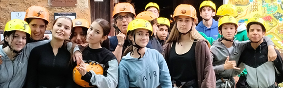 Collage-de-Fotos-Vertical-Feliz-Aniversario-Sencillo-Simple-Blanco-1