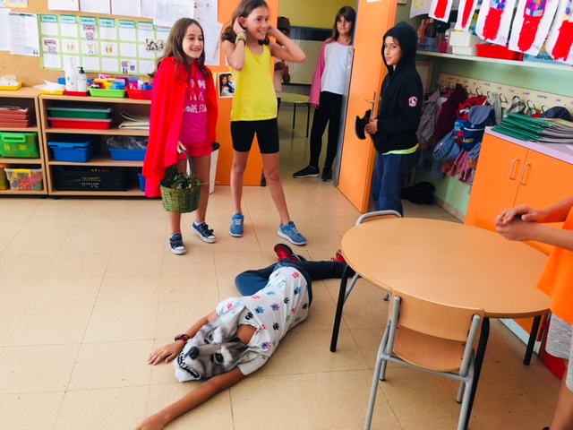 Little Red Riding Hood Escola Les Corts