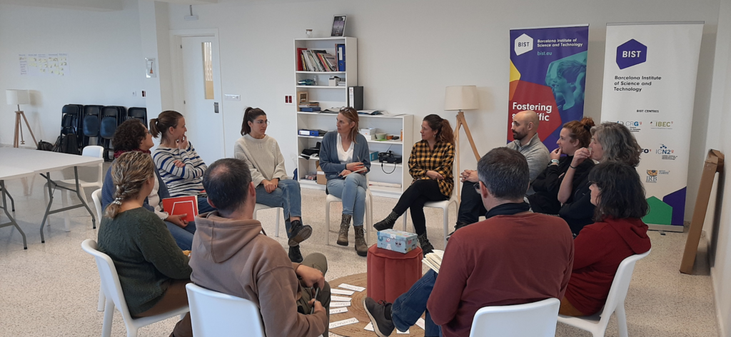 Cercle de paraules amb participants i professors de l'Institut Angeleta Ferrer - Edició novembre 2023