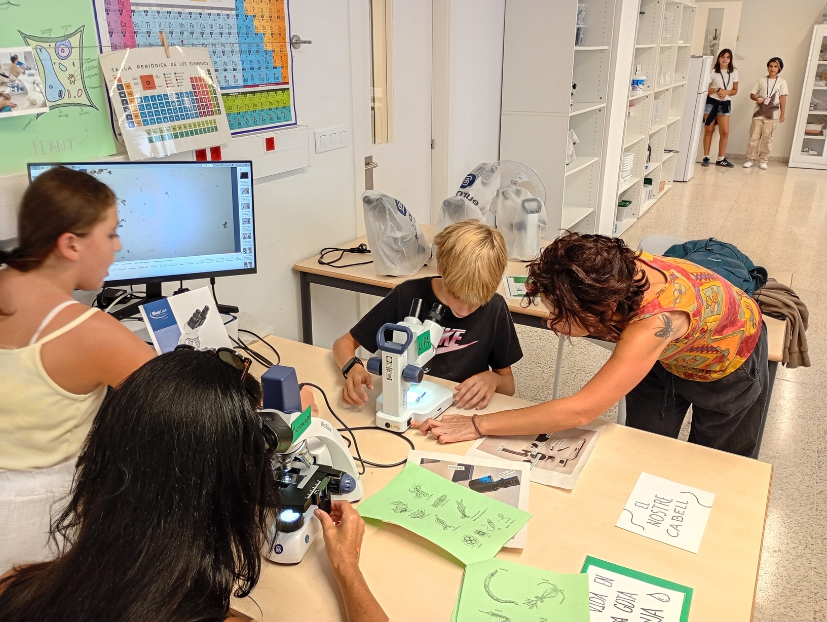 lang="x-default" hdr