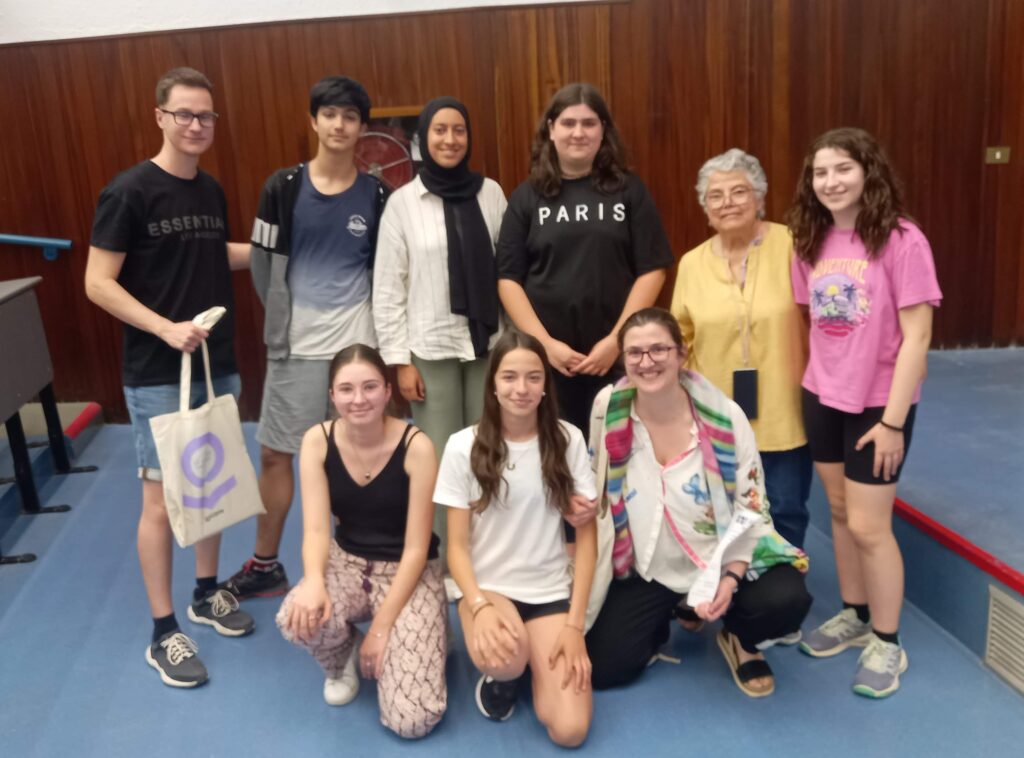 Entrega del diploma de participació i d'obsequis.