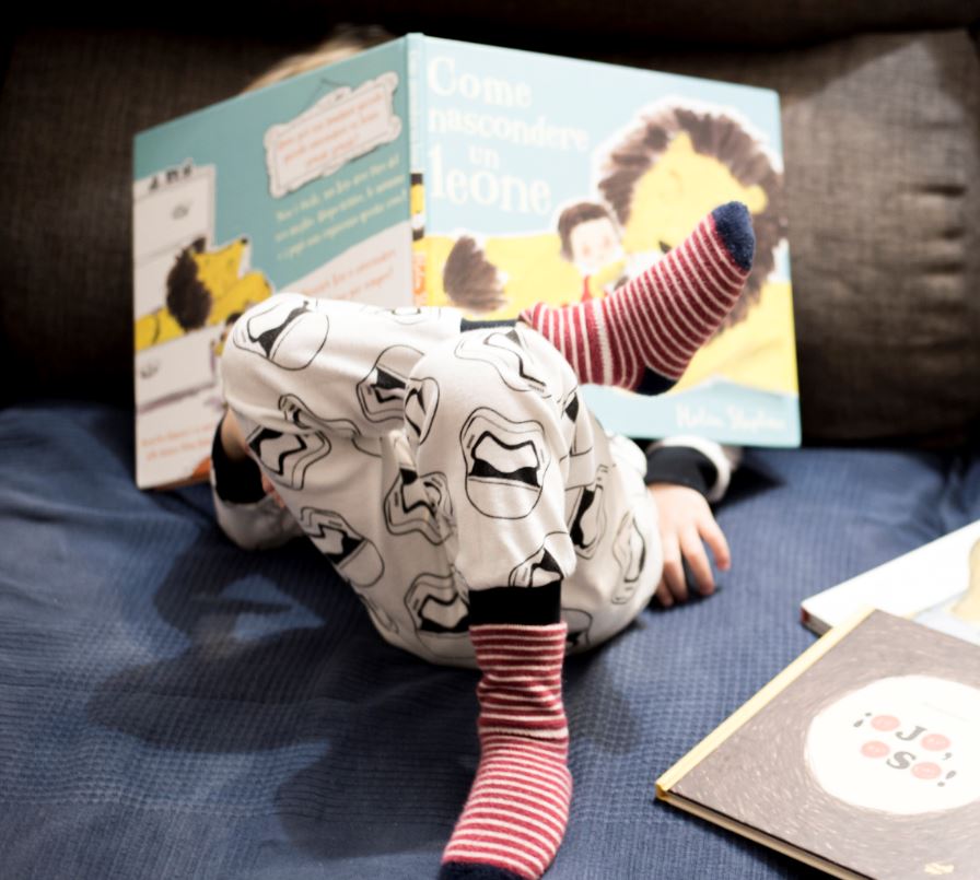 foto Leo llegint setmana de la lectura