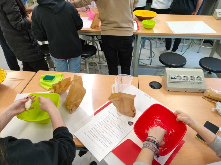 Taller a càrrec de KREAS