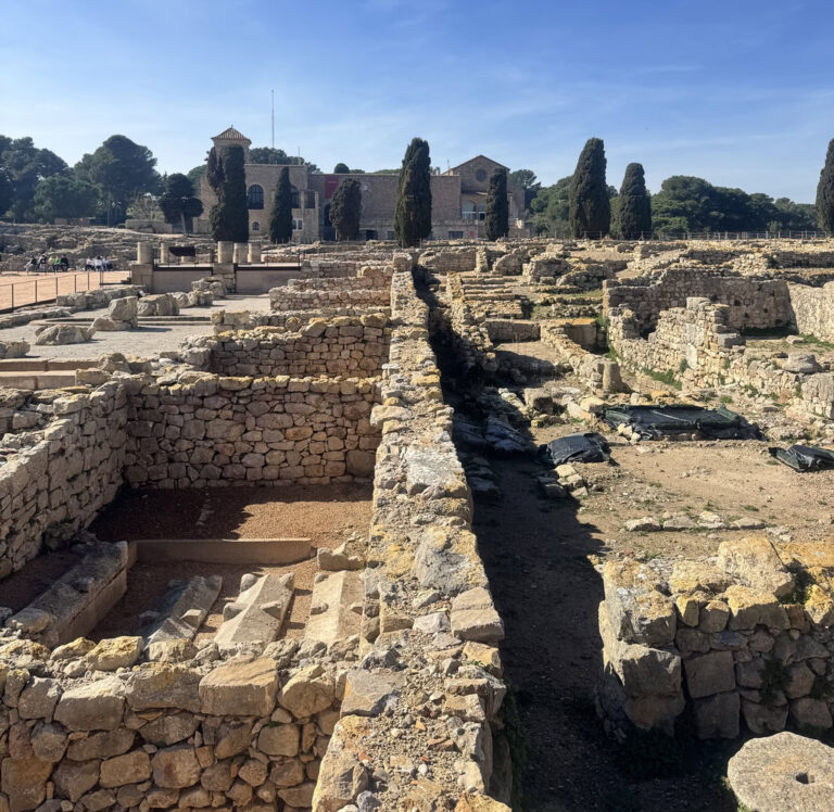 Entre ruïnes i dunes: descobrint Empúries