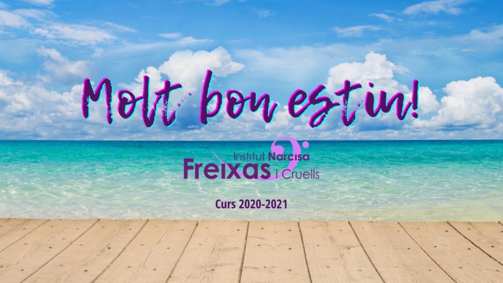 Postal per desitjar bon estiu en què es veu el mar.