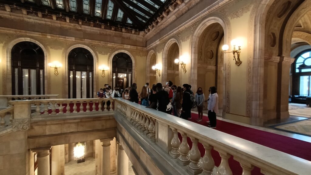 Alumnes de 3r d'ESO a l'interior del Parlament