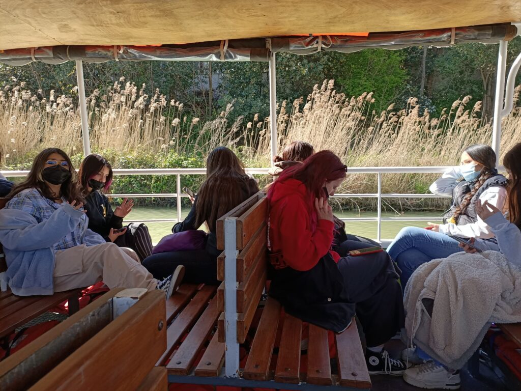 Alumnes al creuer del Canal du Midi