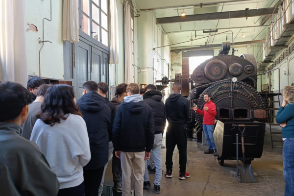 Alumnat visitant el Vapor Buxeda de Sabadell