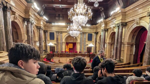 Alumnat de 3r a l'hemicicle del Parlament de Catalunya