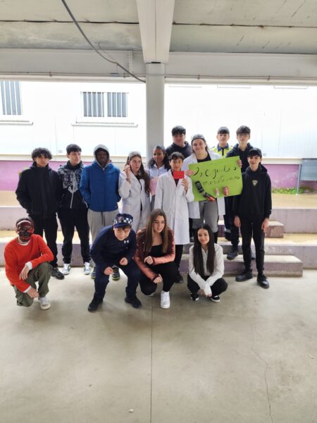 Alumnes celebrant el Carnestoltes 2026