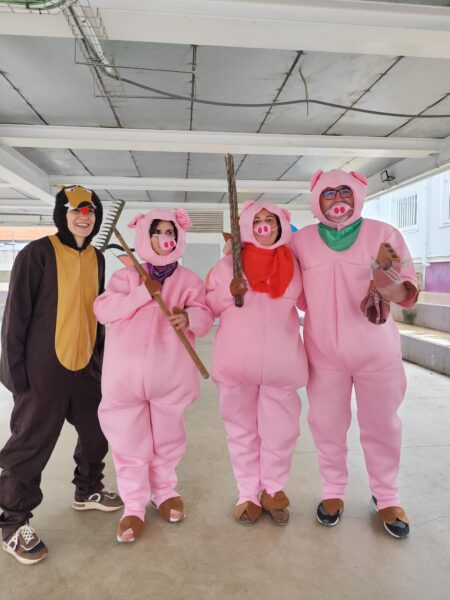 Professores celebrant el Carnestoltes 2026