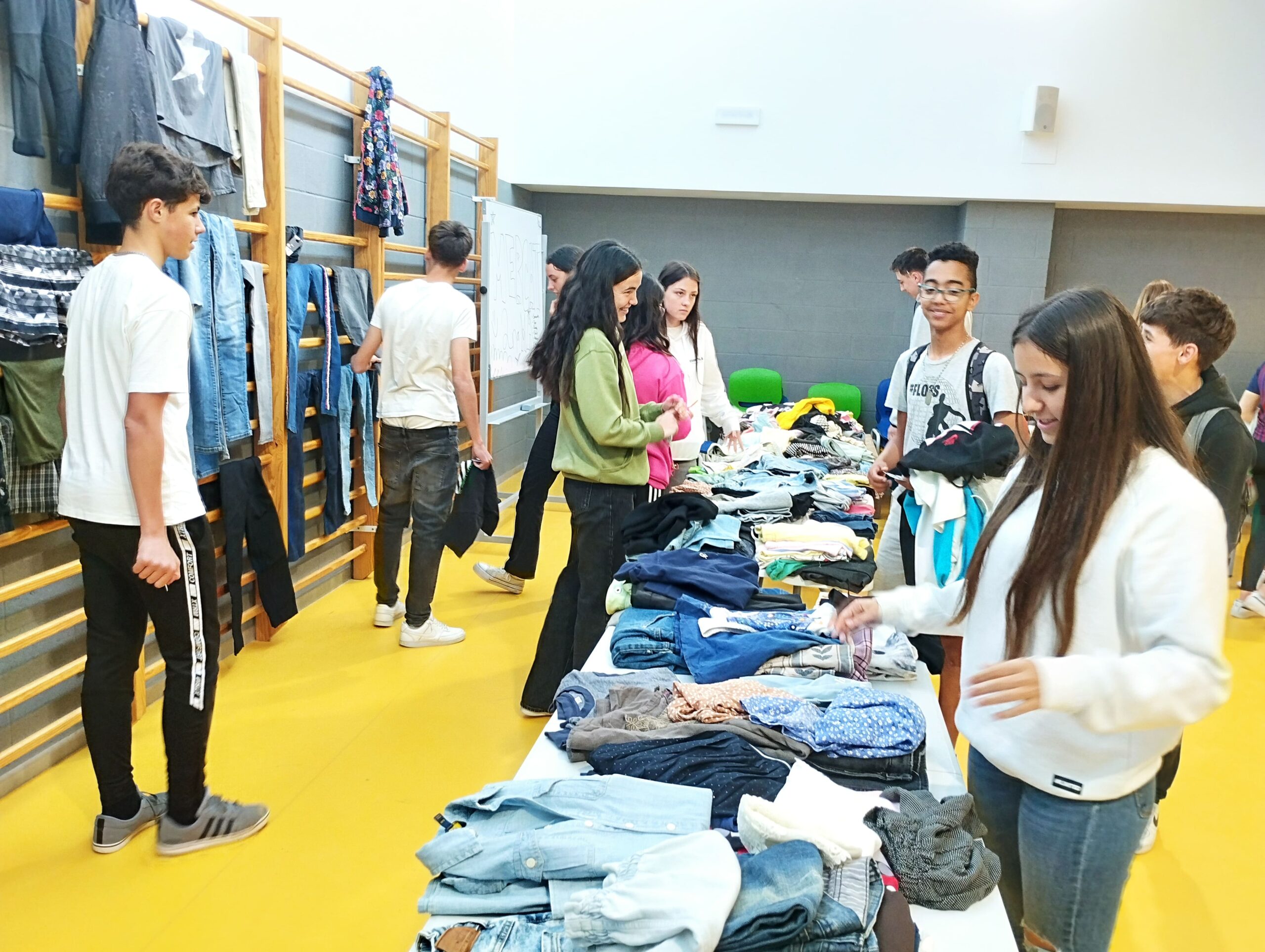 Mercat de roba de segona mà