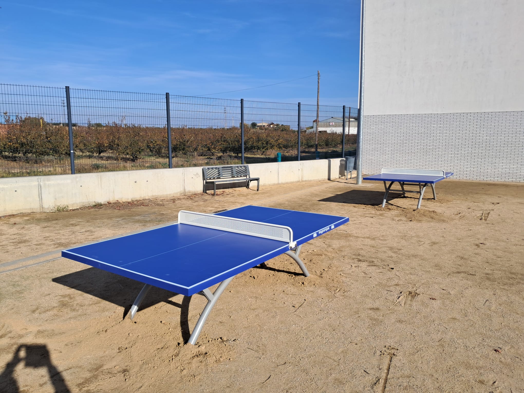 Nous equipaments per al pati de l'institut