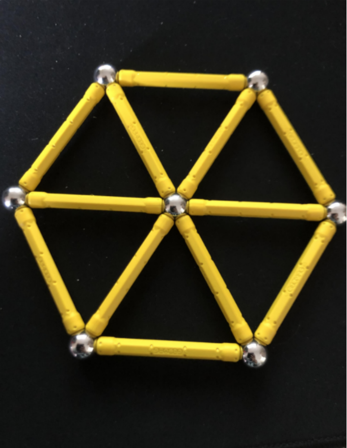 Simetria triangular i hexagonal (Alex Moreno, 2n A)