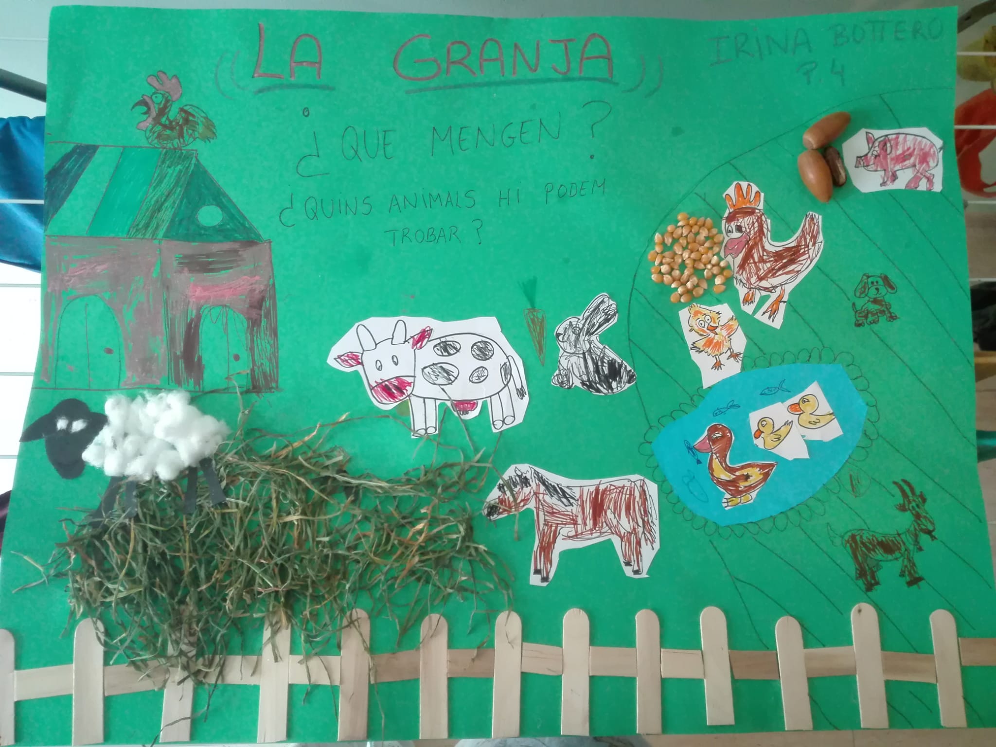 La Irina de P4 ha fet un mural preciós de la granja, el projecte que teballava abans de tancar l'escola