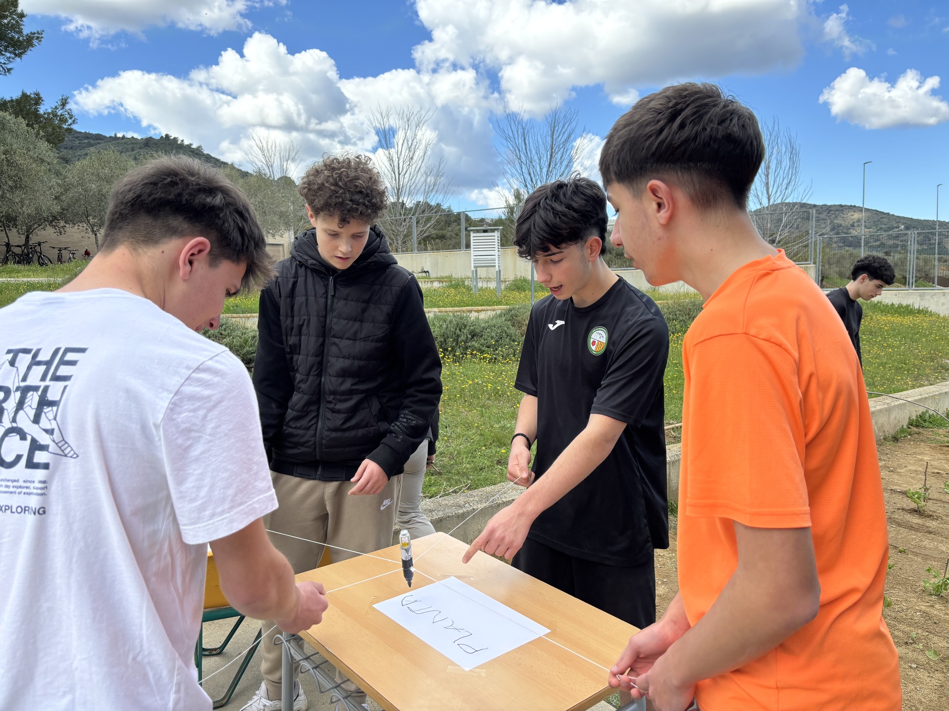 Emprenedoria ESO Institut Joan Puig i Ferreter hort en equip 4