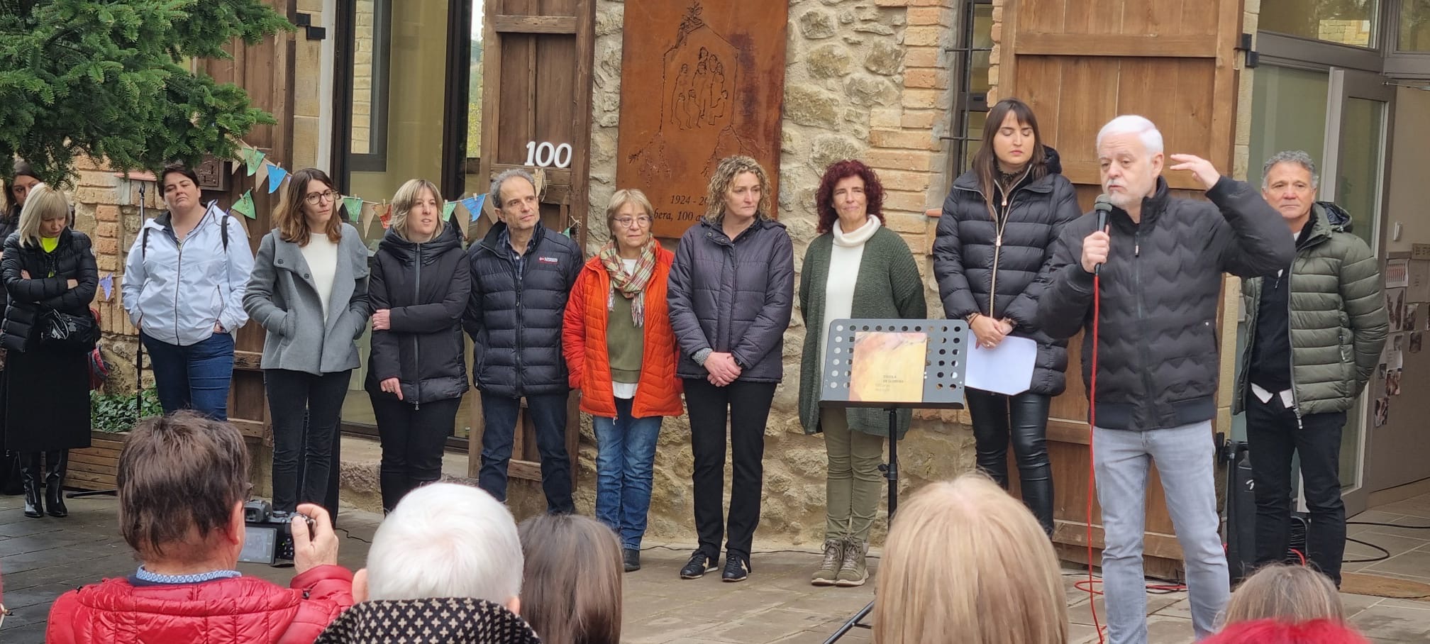 63ee693b-3e96-4bde-851f-3472f2bd8257